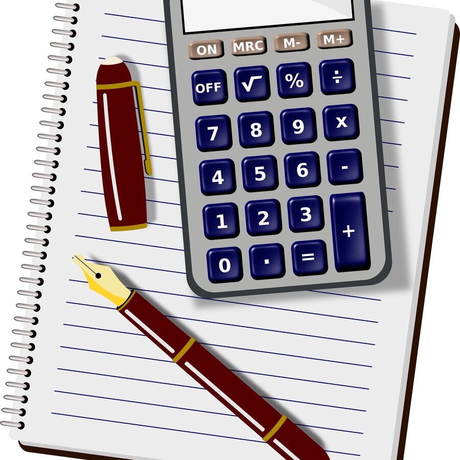 Calculadora e caderno de anotações do escritório